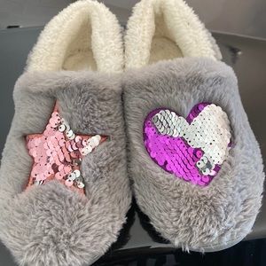 Girl’s slippers